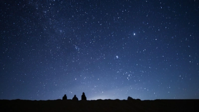 Dunkle Standorte fernab von Lichtverschmutzung sind ideal für Astrofotografie mit dem Smartphone. (Foto: Sayed Hassan/dpa/dpa-tmn)