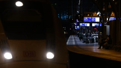 Bundesweit standen am Abend die Züge still. (Foto: Rolf Vennenbernd/dpa)