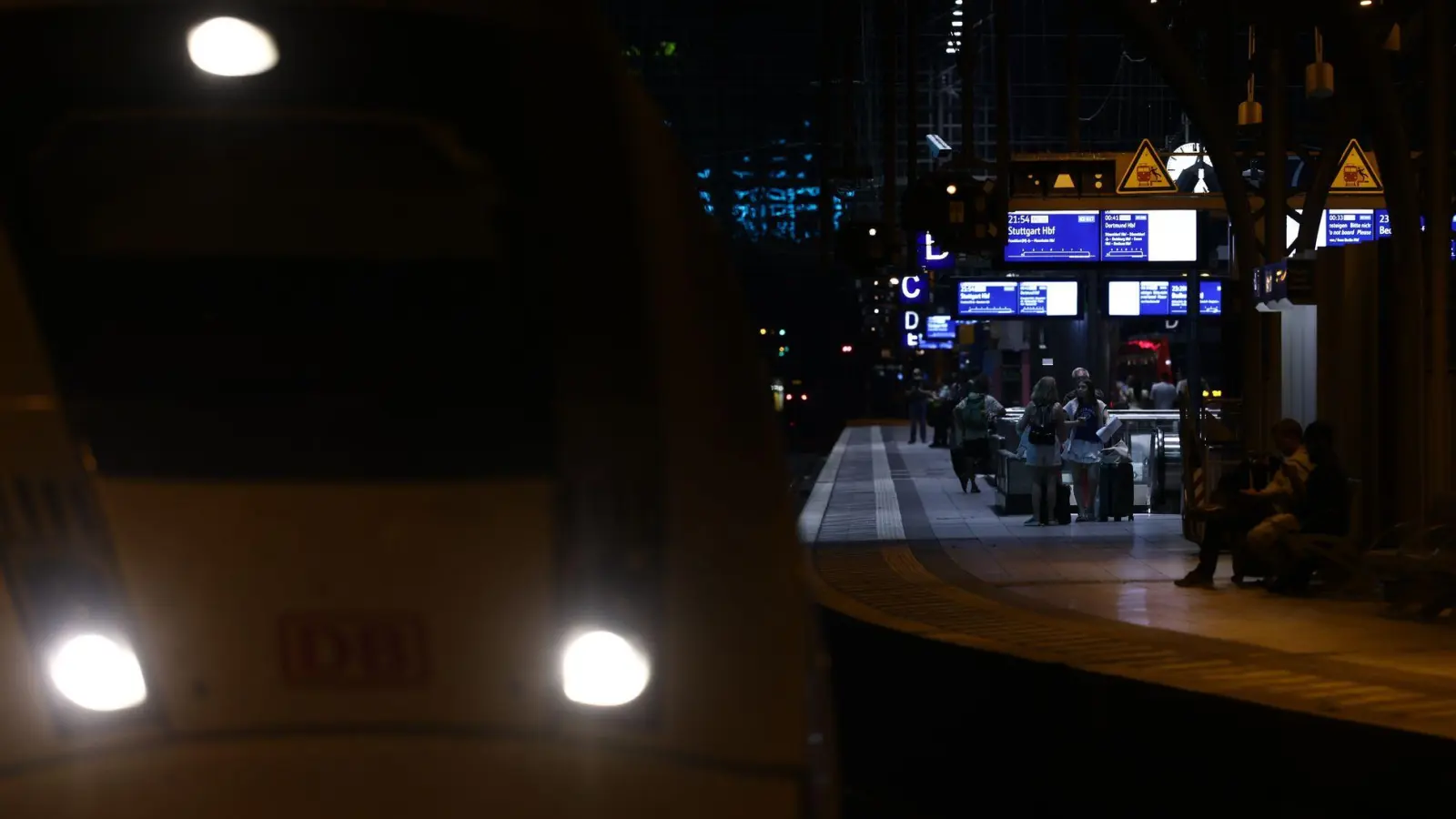 Bundesweit standen am Abend die Züge still. (Foto: Rolf Vennenbernd/dpa)