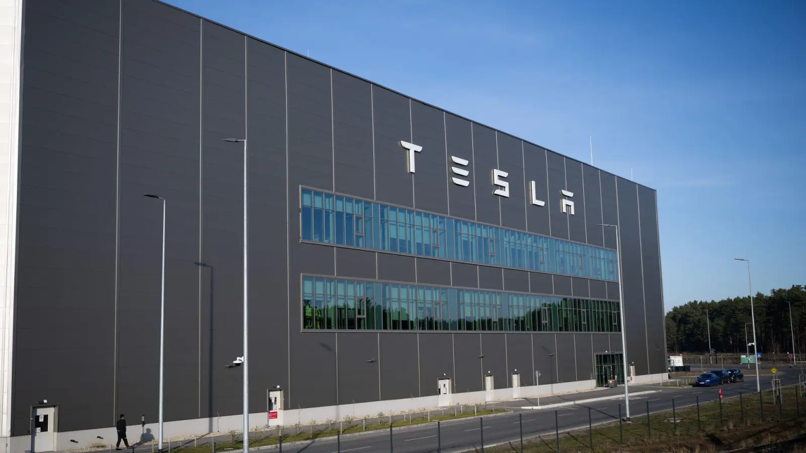 Hier wird bald ein Betriebsrat gewählt: Tesla in Grünheide. (Archivbild) (Foto: Sebastian Gollnow/dpa)