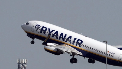 Ryanair streicht seine Basis am Hauptstadtflughafen BER erheblich zusammen. (Archivbild) (Foto: Soeren Stache/dpa)