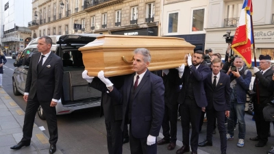 Ohne Blumen und Souvenirs - so wollte es die Familie. (Foto: Michel Euler/AP/dpa)