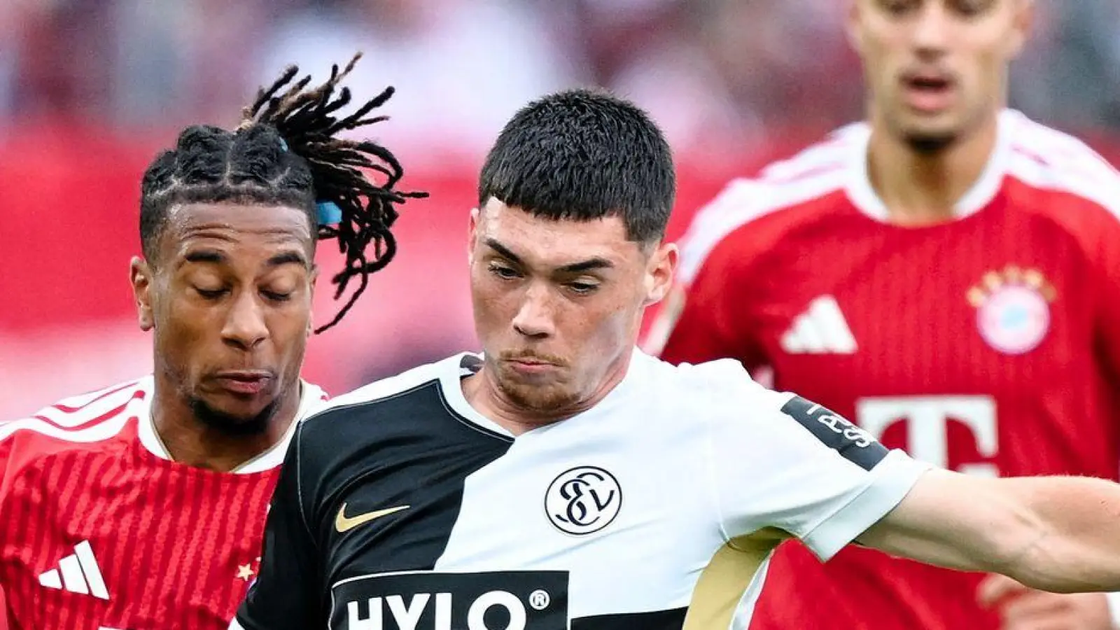 Wenige Wochen nach dem Bundesliga-Debüt schon zur Nationalelf? Felix Keidel. (r) (Foto: Uwe Anspach/dpa)
