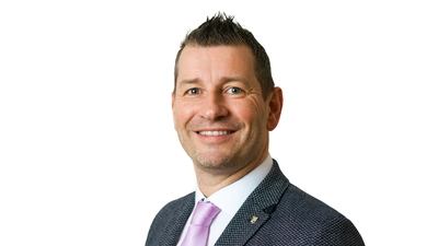 Will ein Konzept entwickeln und umsetzen, das gewährleistet, dass Bürgerinnen und Bürger auch in Zukunft „glücklich und zufrieden” in der Gemeinde Langfurth leben können und auch wollen: der amtierende Bürgermeister Simon Schäffler. (Foto: Eric Huber )