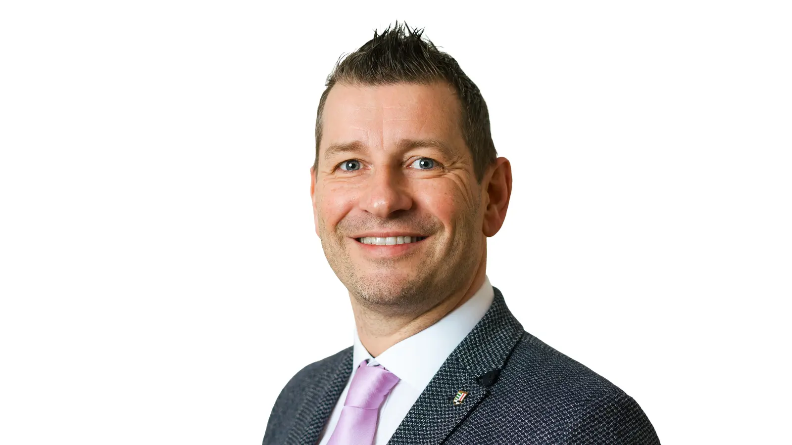 Will ein Konzept entwickeln und umsetzen, das gewährleistet, dass Bürgerinnen und Bürger auch in Zukunft „glücklich und zufrieden” in der Gemeinde Langfurth leben können und auch wollen: der amtierende Bürgermeister Simon Schäffler. (Foto: Eric Huber )