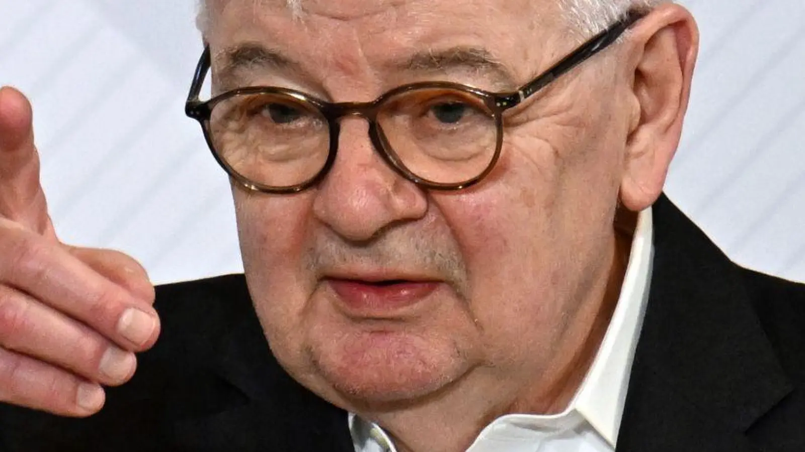 Joschka Fischer fordert mehr Zusammenhalt in Europa. (Archivbild) (Foto: Federico Gambarini/dpa Pool/dpa)