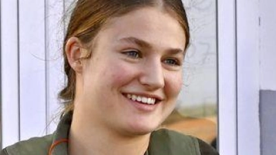 Spaniens Prinzessin Leonor (l) bekommt beim Militär keine Extrawürste. (Archivbild) (Foto: Casa De S.M. El Rey/EUROPA PRESS/dpa)