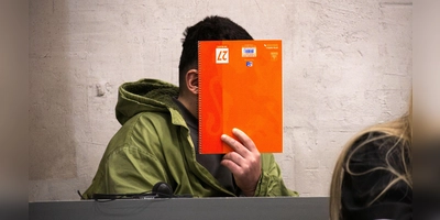 Der Angeklagte im Messerangriffs-Prozess von Heilsbronn räumte den Angriff ein, sagte jedoch, er habe dann von seinem Opfer bewusst abgelassen.  (Foto: René Chlopotowski)
