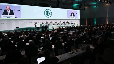 Der DFB will künftig noch strikter gegen Gewalttäter im Fußball vorgehen. (Foto: Arne Dedert/dpa)