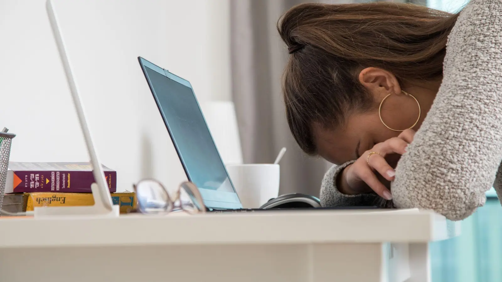 Nicht völlig verzweifeln: Bleibt das Internet weg, gibt es wenigstens eine Entschädigung. (Foto: Christin Klose/dpa-tmn)