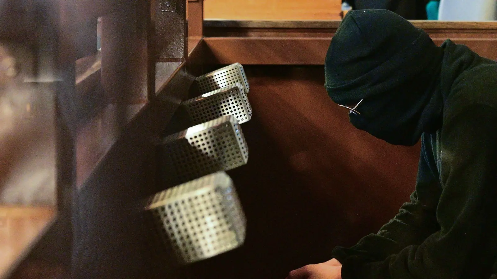 Ein 20-jähriger Syrer ist nach einem Messerangriff auf einen spanischen Touristen am Holocaust-Mahnmal verurteilt worden. (Archivbild)  (Foto: Sebastian Gollnow/dpa)