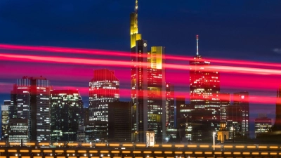 Die Commerzbank ist eines der Kreditinstitute, das verspricht, freiwillig höhere Guthaben zu entschädigen, als es die gesetzlichen Sicherungsmaßnahmen vorsehen. (Foto: Frank Rumpenhorst/dpa/dpa-tmn)