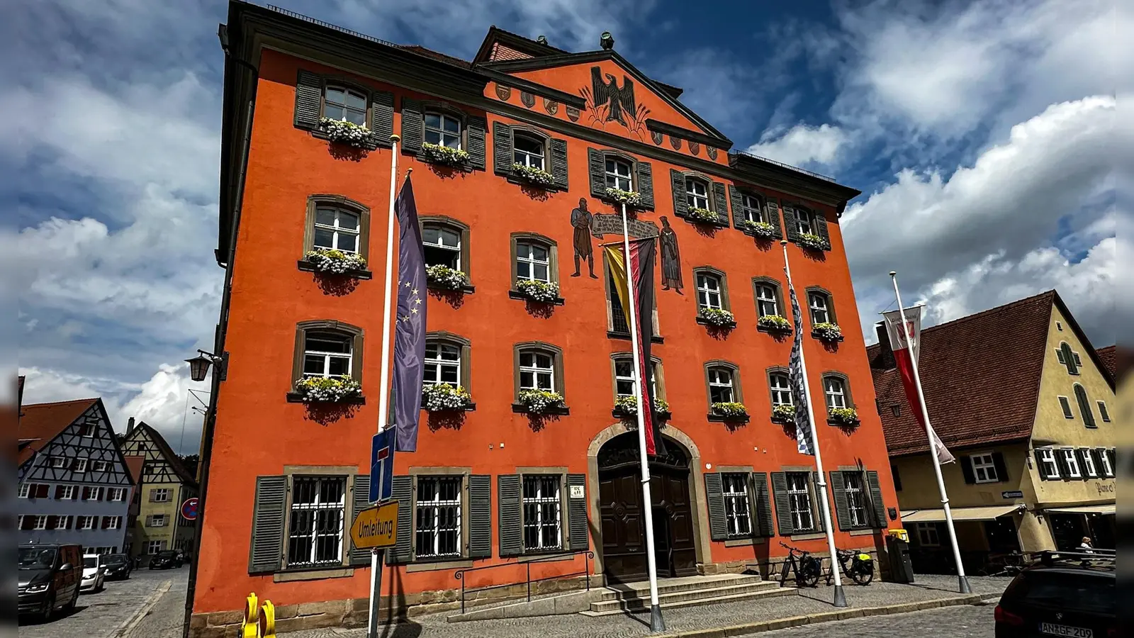 Gewitterstimmung über dem Dinkelsbühler Rathaus: Bürgermeisterin Nora Engelhard, Stellvertreterin des CSU-Oberbürgermeisters Dr. Christoph Hammer, hat die CSU-Fraktion im Stadtrat verlassen. (Foto: Martina Haas)