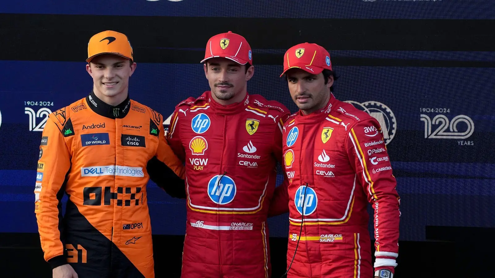 Charles Leclerc (M) startet zum vierten Mal in Serie von der Pole Position in Baku. (Foto: Hasan Bratic/dpa)