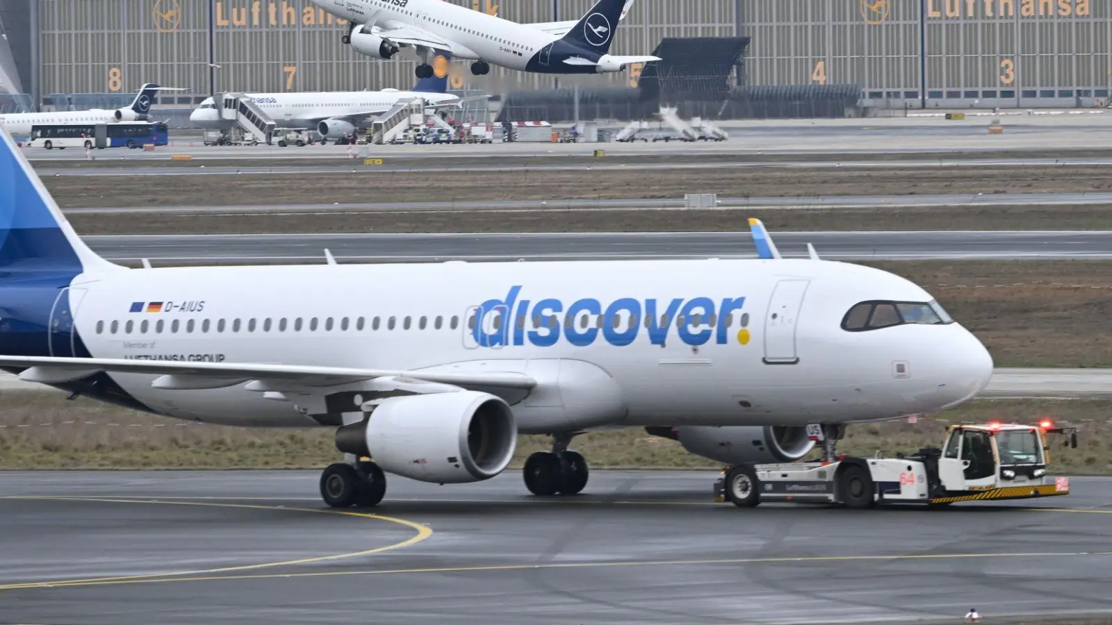 Möglicher Streik bei Discover Airlines: Flugreisende sollten sich auf kurzfristige Annullierungen und große Verspätungen einstellen. (Foto: Arne Dedert/dpa/dpa-tmn)