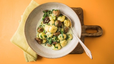 Das Magazin „Öko-Test“ hat sich fertige Gnocchi aus dem Supermarkt genauer angesehen. (Foto: Christin Klose/dpa-tmn)