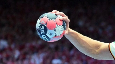 Der TSV Rothenburg gewinnt das letzte Saisonspiel in der Regionalliga Süd gegen den VfL Günzburg mit 32:29. (Foto: Sina Schuldt/dpa)