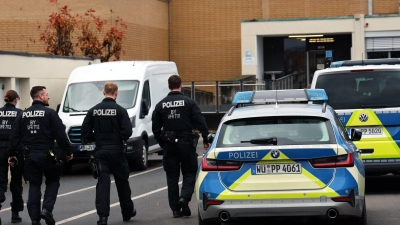 Im Gefängnis in Aschaffenburg soll ein Mitarbeiter von einem Insassen bedroht worden sein. (Foto: Ralf Hettler/dpa)