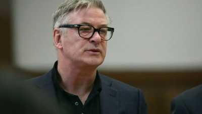 US-Schauspieler Alec Baldwin während eines Gerichtstermins in New York. (Foto: Alec Tabak/Pool The Daily News/AP/dpa)