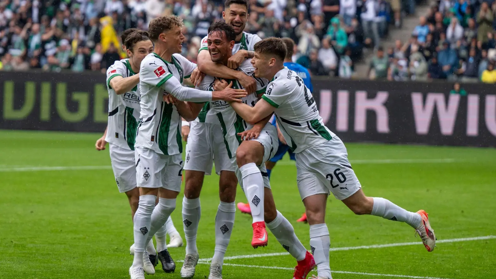 Chiarodias erstes Tor für Borussia. (Foto: David Inderlied/dpa)