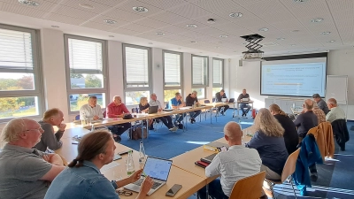 Der Konferenzraum im Technologie- und Informationszentrum befindet sich zwar im ersten Obergeschoss, ist aber mit einem Aufzug barrierefrei erreichbar. Hier soll künftig der Haupt-, Finanz- und Wirtschaftsausschuss tagen. (Foto: Florian Schwab)