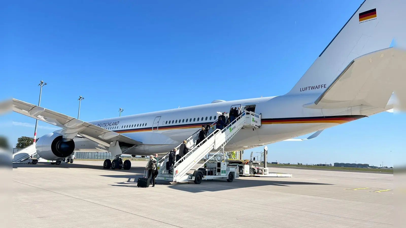 Sowohl Merz als auch Steinmeier werden heute in solche Flugzeuge steigen. (Archivfoto) (Foto: Michael Kappeler/dpa)