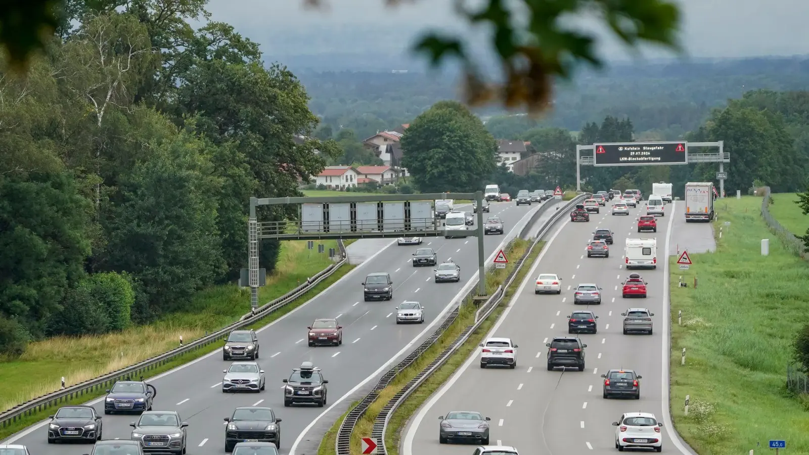 Deutschland hat einer neuen Studie zufolge enormen Finanzbedarf bei der Infrastruktur. (Archivbild) (Foto: Uwe Lein/dpa)