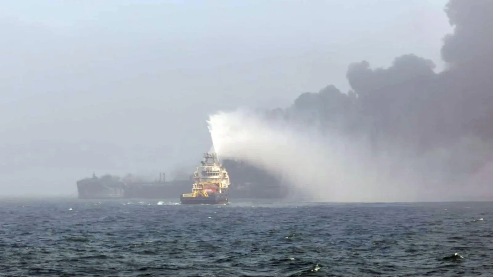 Vor der britischen Küste sind ein Öltanker und ein Frachtschiff zusammengestoßen. (Foto: Bartek Smialek/PA Media/dpa)