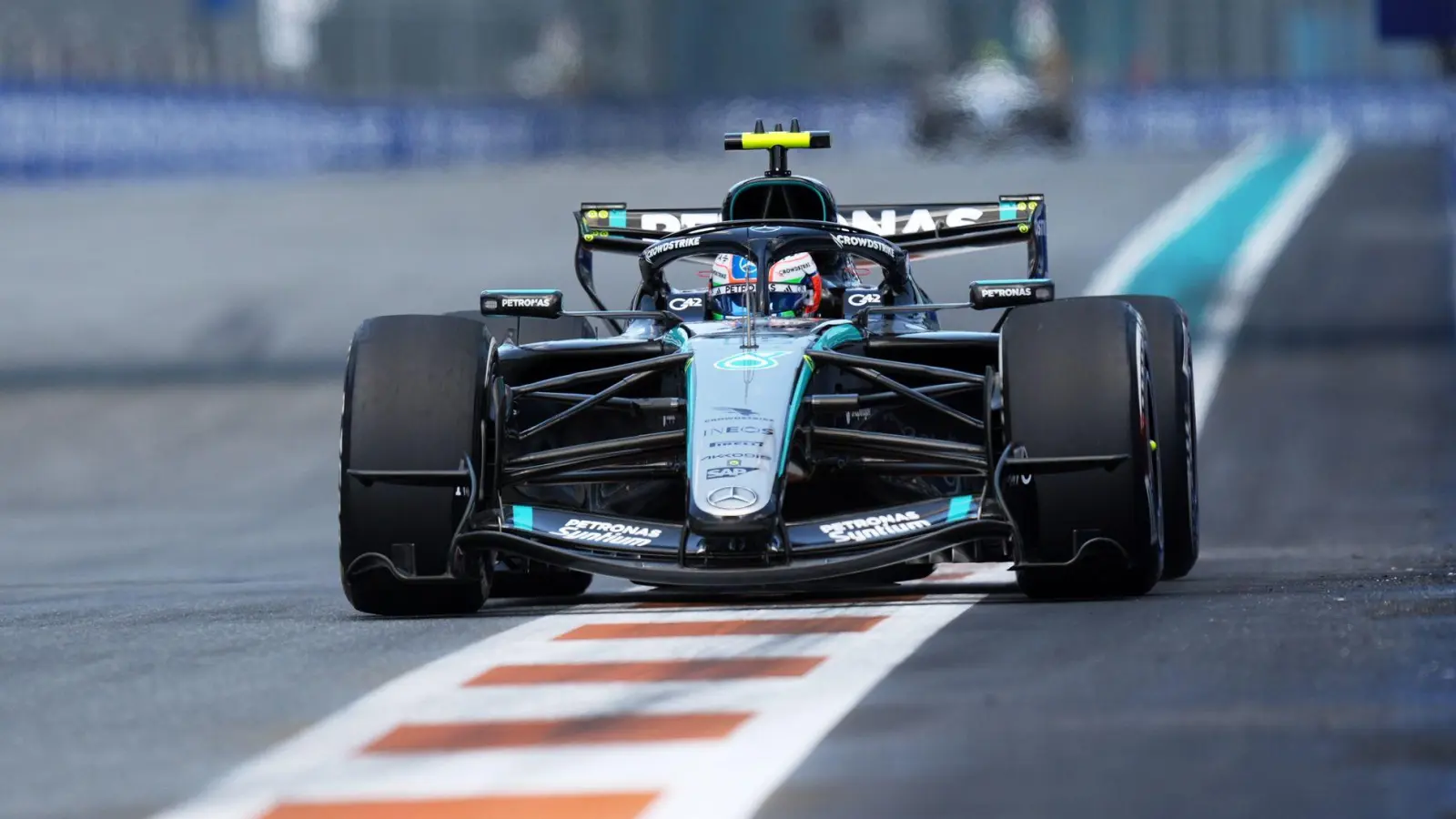 Kimi Antonelli geht von der Pole Position ins Miami-Rennen. (Foto: Rebecca Blackwell/AP/dpa)