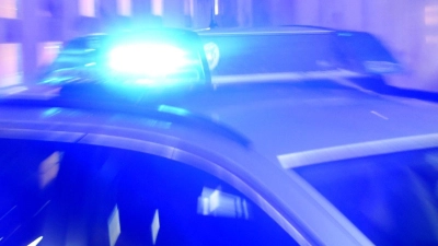 Den entstandenen Gesamtsachschaden des Unfalls in der Ansbacher Straße schätzt die Polizeiinspektion Feuchtwangen auf rund 36.000 Euro. (Symbolbild: Carsten Rehder/dpa)