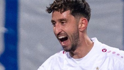 Der VfB feiert die 1:0-Führung in Bochum. (Foto: David Inderlied/dpa)