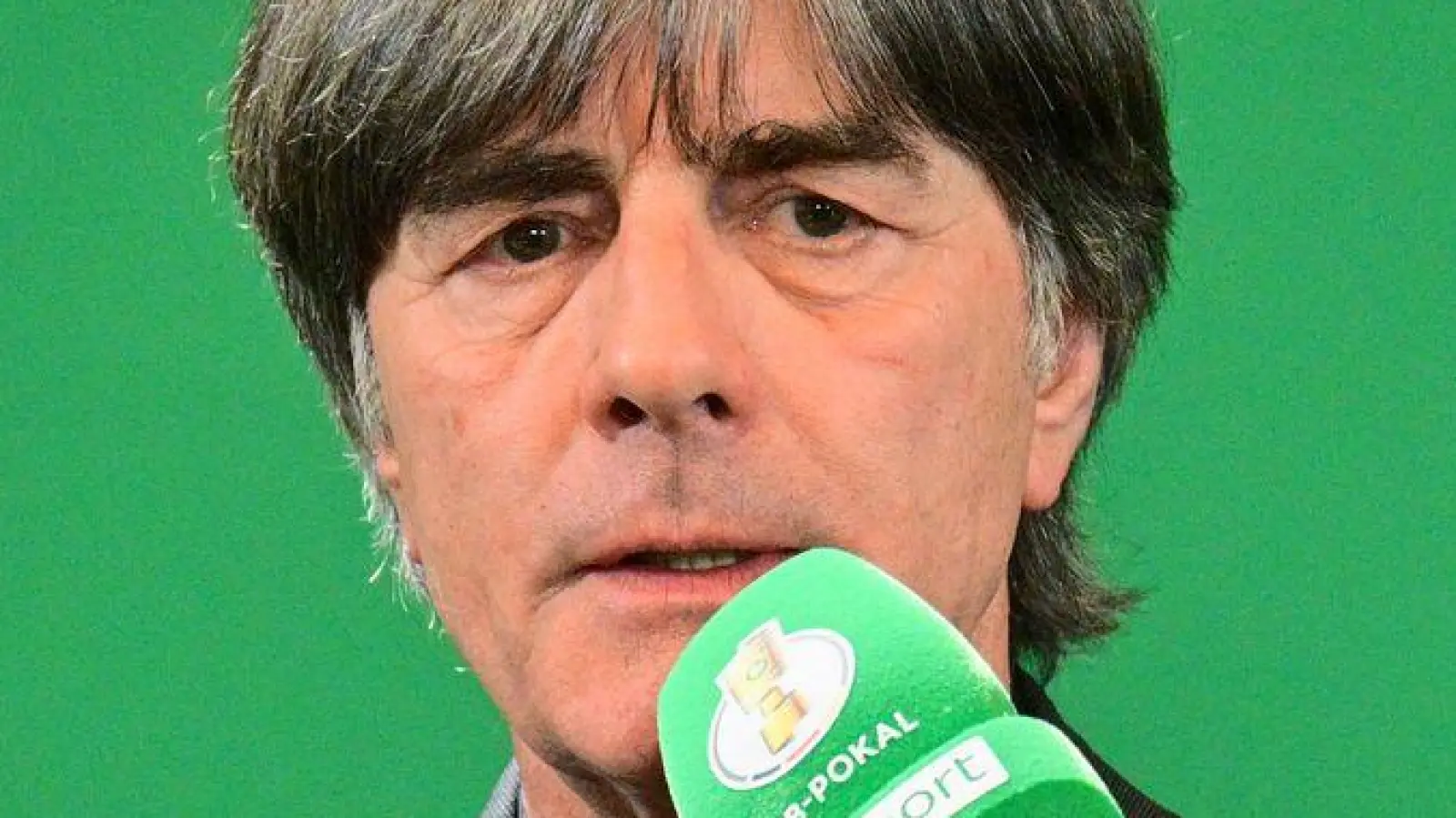 Ex-Bundestrainer Joachim Löw hofft auf einen BVB-Patzer im Saisonfinale der Fußball-Bundesliga. (Foto: Sebastian Gollnow/dpa)
