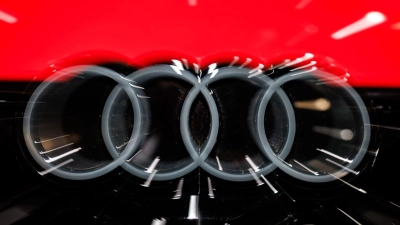 Audi verleiht in einem Pilotprojekt Mitarbeiter an Rüstungsunternehmen. (Symbolbild) (Foto: Daniel Karmann/dpa)