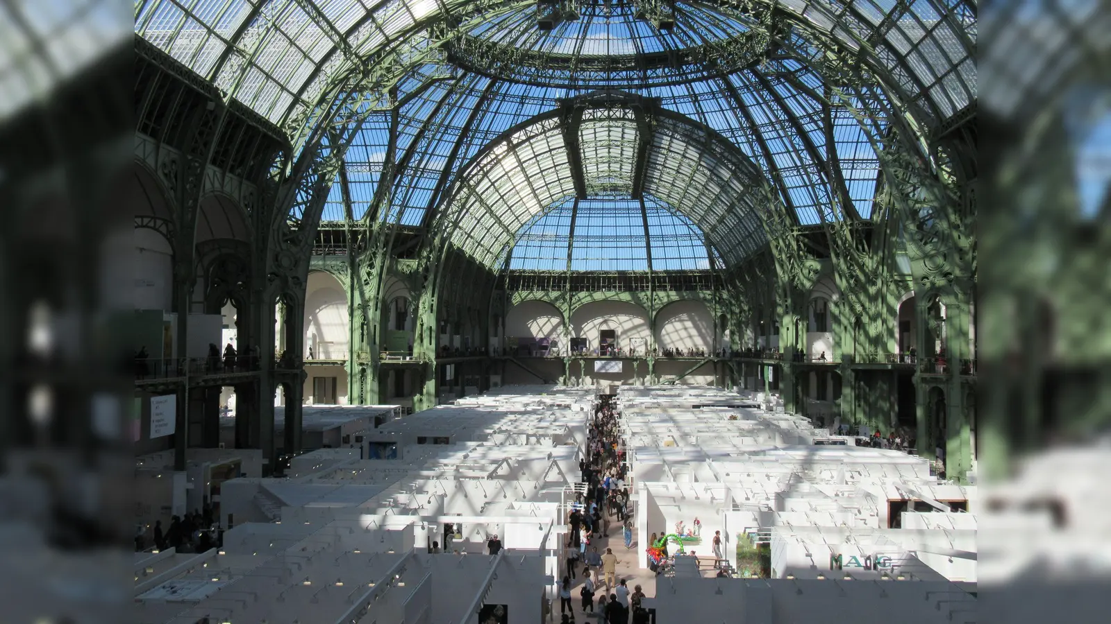 Art Basel Paris erstmals im Grand Palais (Foto: Sabine Glaubitz/dpa)