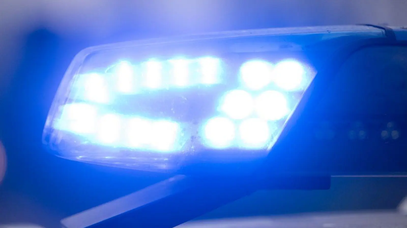 Die Polizei ermittelt zusammen mit der Berufsgenossenschaft und dem Gewerbeaufsichtsamt zum Unfallhergang. (Symbolbild) (Foto: Marijan Murat/dpa)