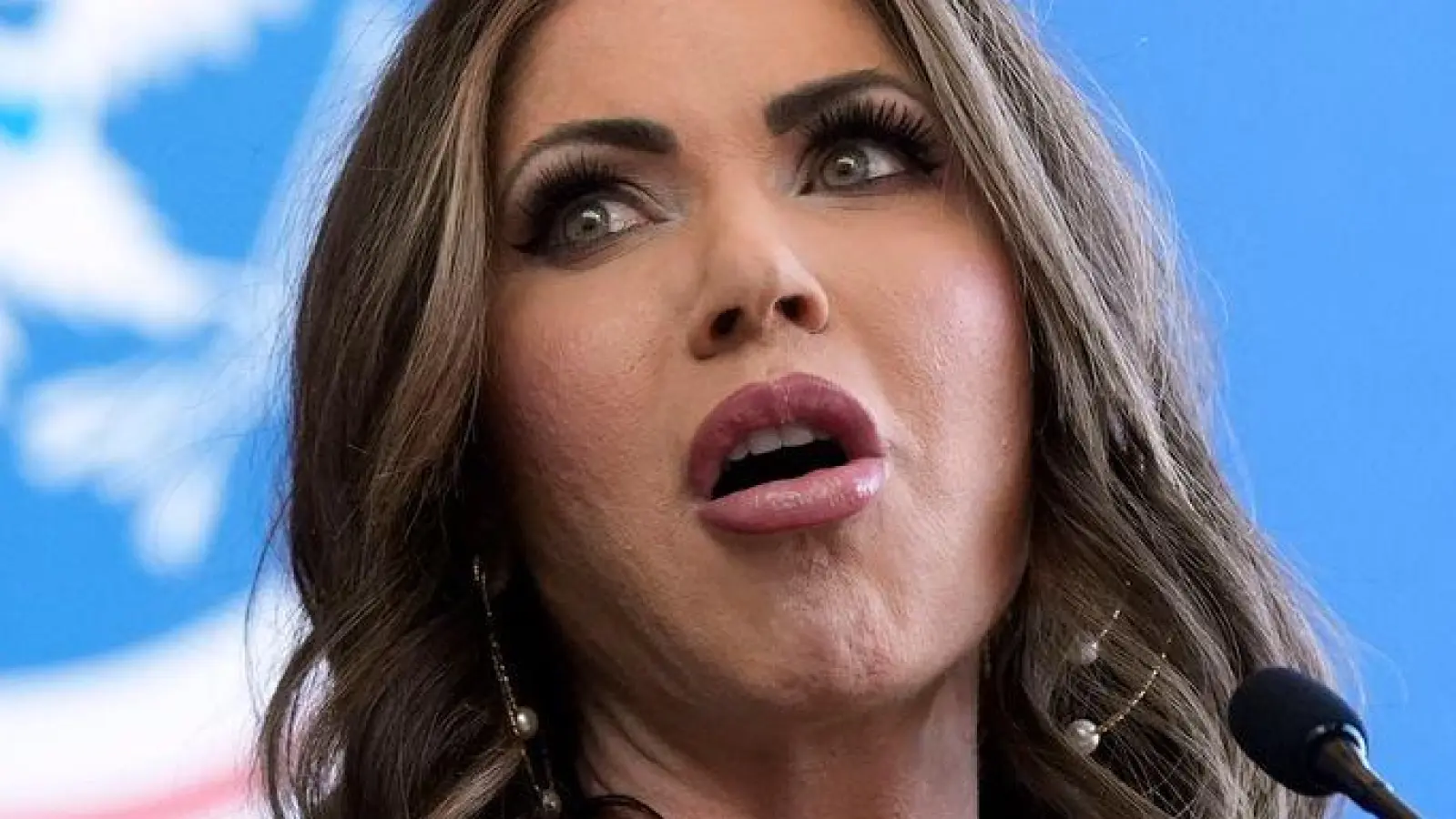 US-Heimatschutzministerin Noem wirbt für „Selbstabschiebung“. (Archivbild)  (Foto: Manuel Balce Ceneta/AP Pool/AP/dpa)
