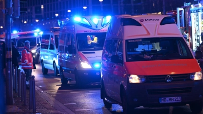 Auto fährt in Menschenmenge auf Magdeburger Weihnachtsmarkt (Foto: Heiko Rebsch/dpa)