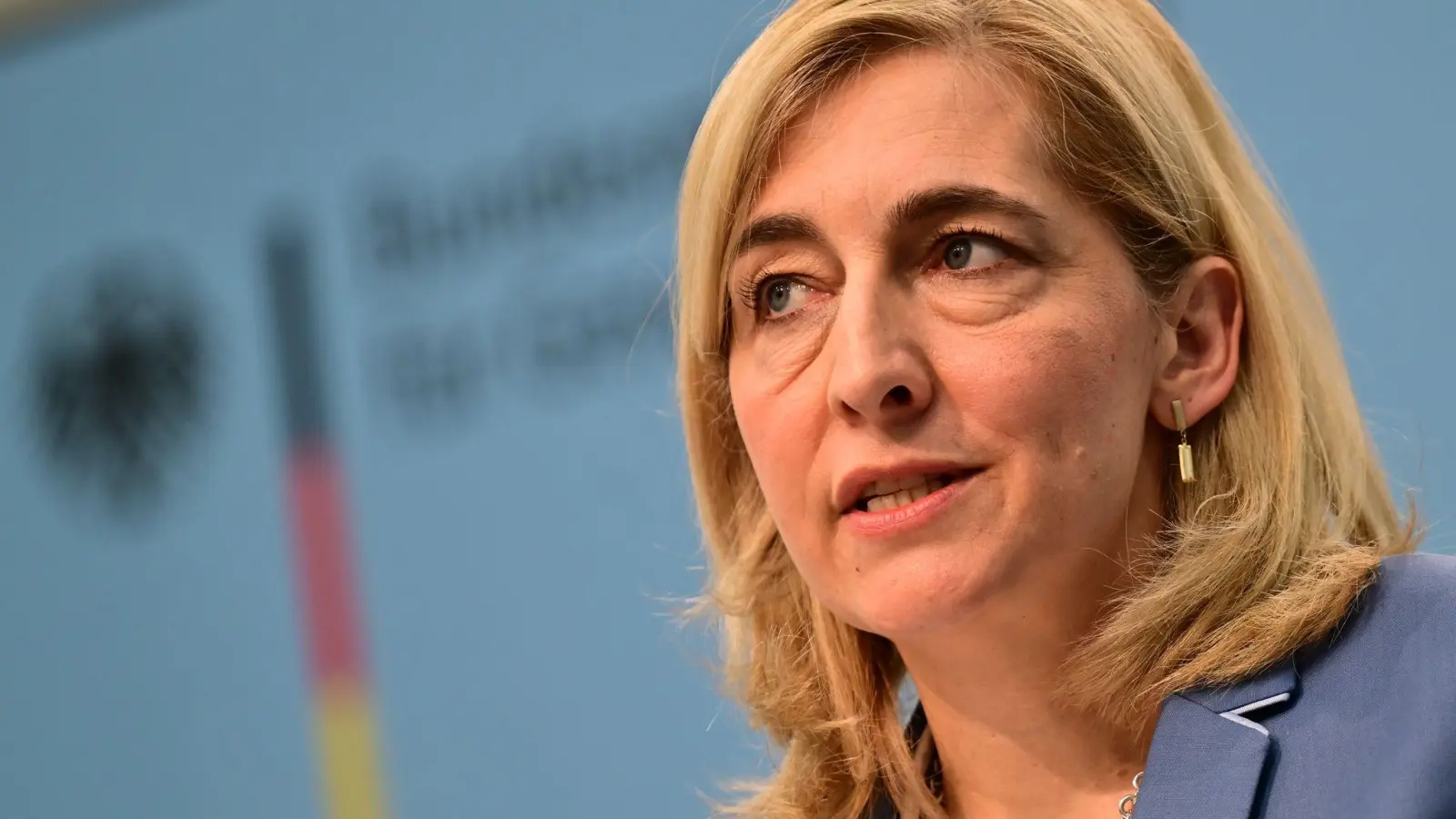 Stellt manche Vorgaben für Pflegeheime in Frage: Gesundheitsministerin Warken. (Foto Archiv)  (Foto: Sebastian Gollnow/dpa)