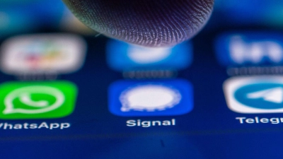 Alle Signal-Nachrichten und -Medien direkt auf dem Gerät sichern - das klappt jetzt auch auf iPhones und iPads. (Foto: Zacharie Scheurer/dpa-tmn)