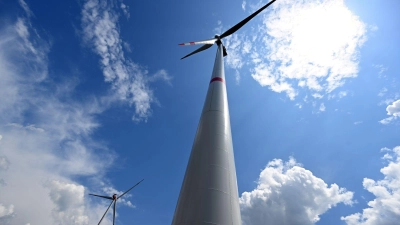 Windräder dürfen in NRW unter strengen Voraussetzungen näher an Wohnhäuser heranrücken. (Foto: Federico Gambarini/dpa)