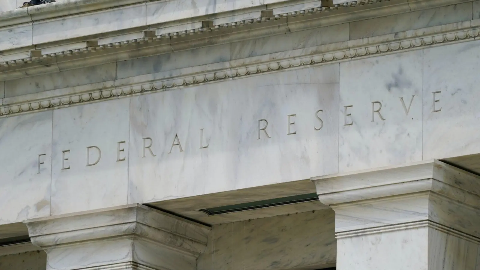 Das Gebäude der Federal Reserve (Fed) in Washington. (Foto: Patrick Semansky/AP/dpa)