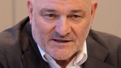 Der stellvertretende Brandenburger Ministerpräsident und Finanzminister Robert Crumbach (BSW) hofft auf eine Lösung im Streit um die Rundfunkreform. (Archivbild) (Foto: Soeren Stache/dpa)