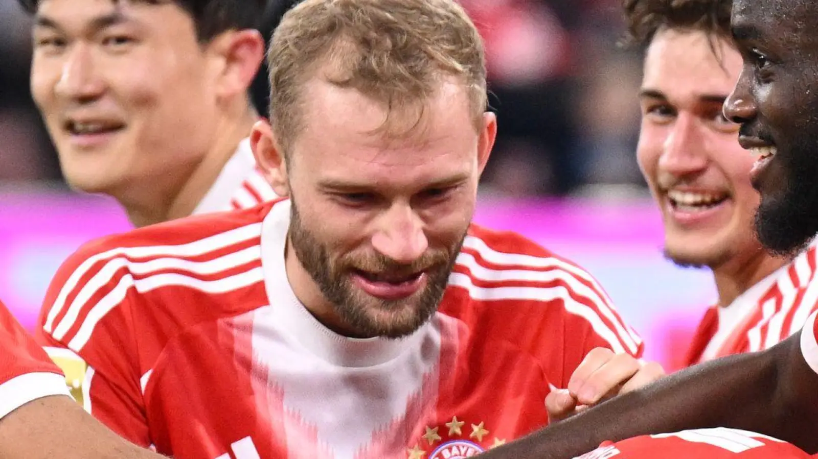 Jamal Musiala jubelt über sein erstes Bundesliga-Tor seit fast einem Jahr. (Foto: Harry Langer/dpa)