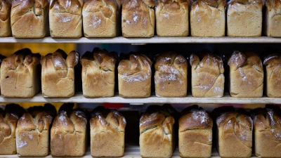 Die kleinen und mittelständischen Unternehmen in Deutschland geraten wirtschaftlich stärker unter Druck (Archivbild).  (Foto: Bernd von Jutrczenka/dpa)