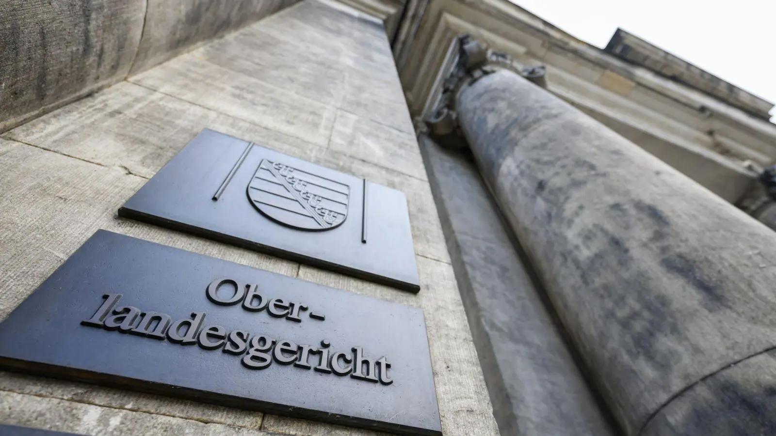Vor dem OLG Dresden beginnt im November die Hauptverhandlung gegen die Ehefrau des verurteilten NSU-Unterstützers André E..(Archivbild) (Foto: Robert Michael/dpa)