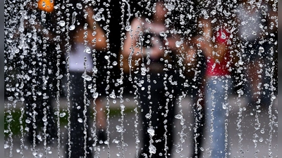 Wasser kann bei dem heißen Wetter für Abkühlung sorgen. (Foto: Sven Hoppe/dpa)
