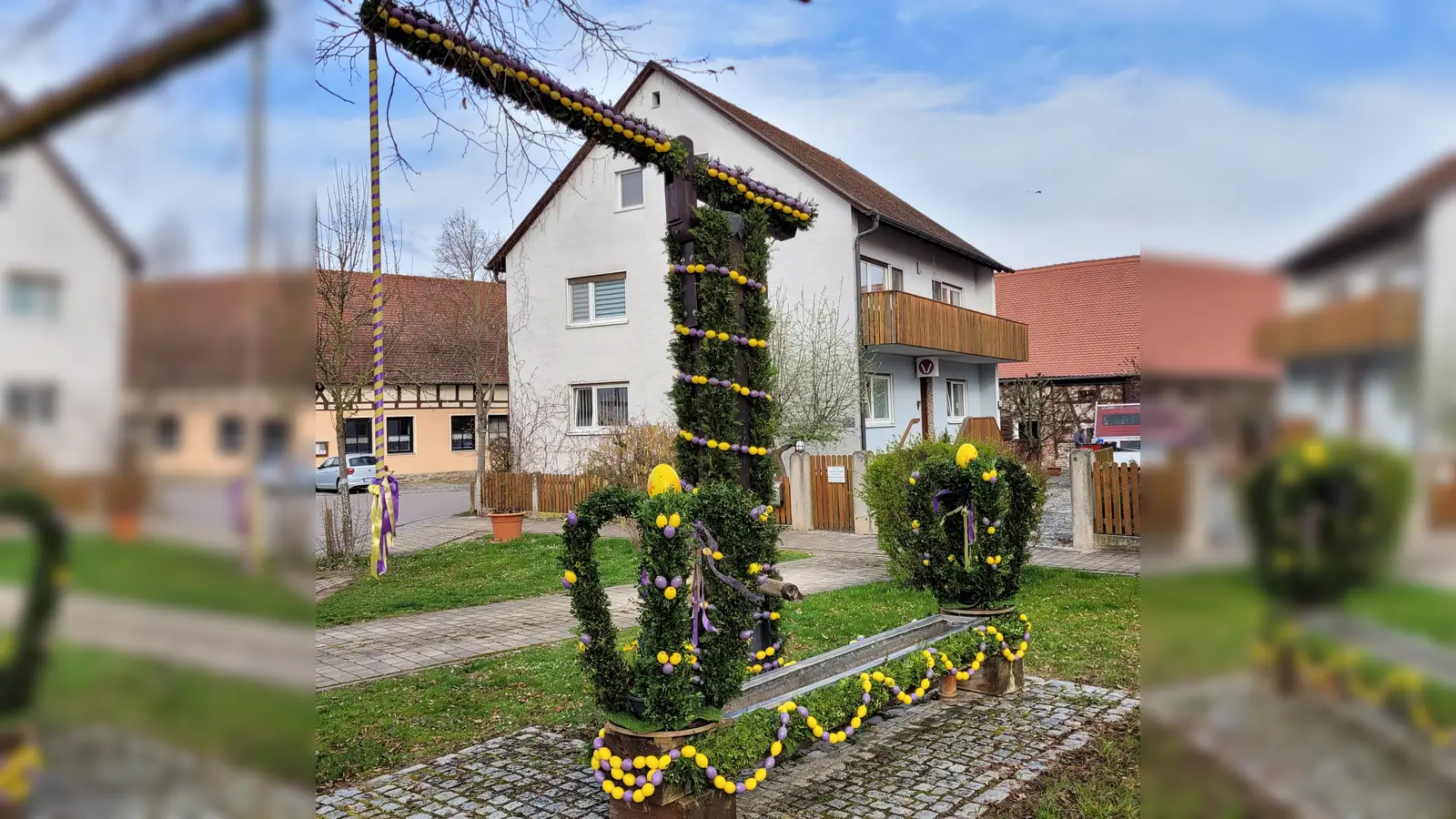 Viel Mühe machten sich die Lenkersheimer und Lenkersheimerinnen (Bad Windsheim) für ihren schönen Brunnen. (Foto: Nina Daebel)