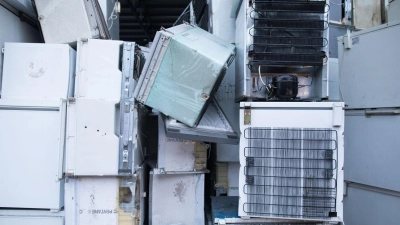 Kühlmittel in alten Kühlschränken waren unter anderem für das Ozonloch verantwortlich (Archivbild) (Foto: Marcel Kusch/dpa)