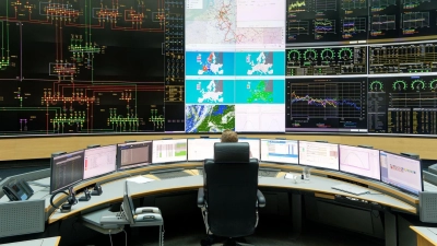 Amprion ist zusammen mit dem Übertragungsnetzbetreiber Swissgrid für die Überwachung der Netzfrequenz in Europa zuständig.  (Foto: Henning Kaiser/dpa)