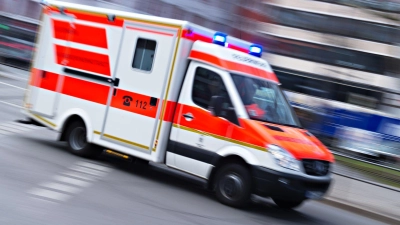 Der 13-Jährige wurde bei dem Sturz aus der Schiffschaukel schwer verletzt. (Symbolbild) (Foto: Nicolas Armer/dpa)